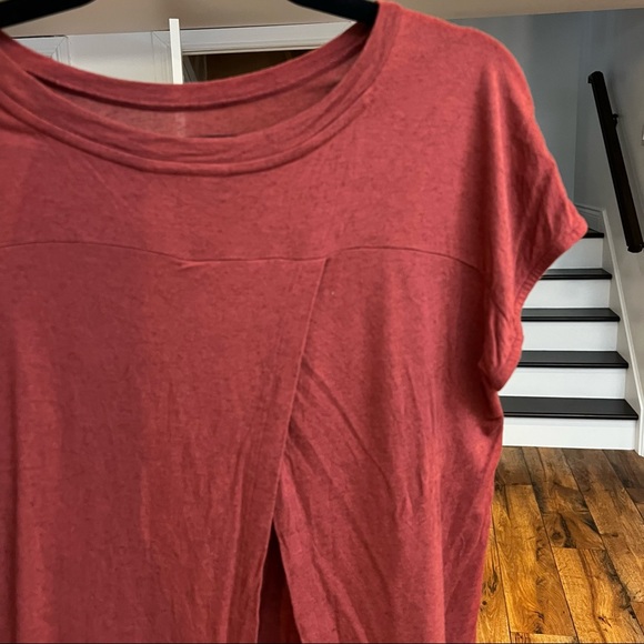 Minimum T-Shirt with Open Back - Picture 6 of 8